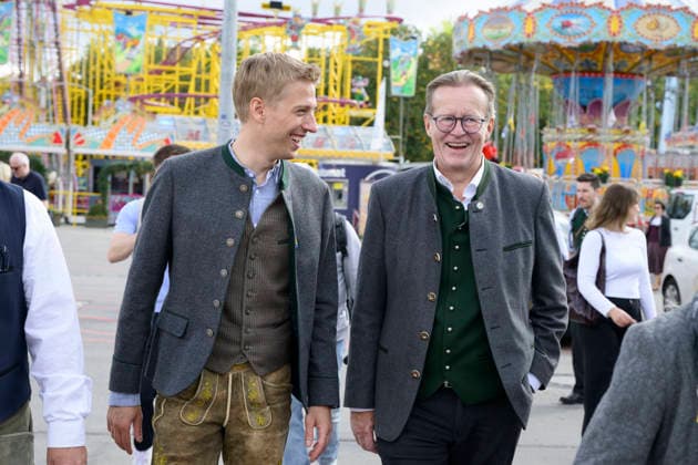 v.l. Dominik Krause (Oberbürgermeister von München) und Dr. Martin Leibhard (Augustiner Chef) - Offizieller Presserundgang auf dem Oktoberfest Wiesn, München 17.09.2026