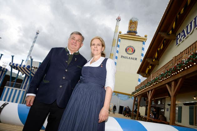 v.l. Lorenz und Christine Stiftl (Wirte-Ehepaar Paulaner Festzelt) - Offizieller Presserundgang auf dem Oktoberfest Wiesn, München 17.09.2026