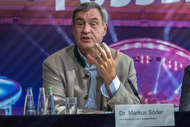 Interessensbekundung der Stadt Nürnberg, Freistaat Bayern und BLSV zu den Finals 20XX, Nürnberg, 17.09.2026 Dr. Markus Söder, Ministerpräsident des Freistaats Bayern, spricht bei einer Pressekonferenz im Max Morlock Stadion und gestikuliert dabei mit erhobener Hand. Sein konzentrierter Gesichtsausdruck unterstreicht seine Aussage zur Interessensbekundung für die Finals. Nürnberg Max Morlock Stadion Bayern Deutschland
