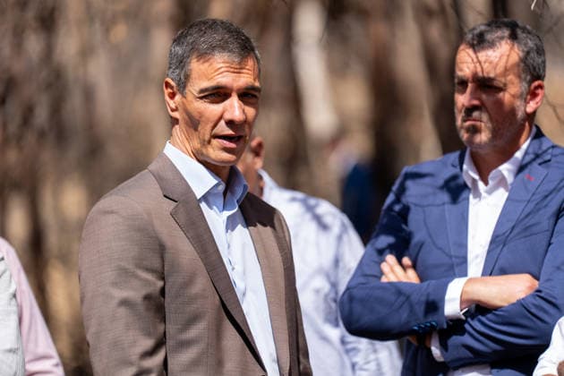 Pedro Sánchez Meets in Niebla with the Mayors of the Municipalities Affected by the Fire. Prime Minister Pedro Sánchez visits the area devastated by this summer’s fire. September 17, 20226, in Niebla, Huelva, Andalusia, Spain. On Thursday, Spanish Prime Minister Pedro Sánchez called for action to address the causes of the Niebla fire—the largest wildfire in the country’s history—which, in his view, starkly revealed the consequences of a climate emergency, and for this reason, he has called for building, through public-private partnership, a stronger and more prosperous country. SEPTEMBER 17, 2026 Francisco J Niebla, Huelva, Andalusia, Spain Niebla, Huelva, Andalusia, Spain Spain Copyright: xFranciscoxJ.xOlmox 7781620