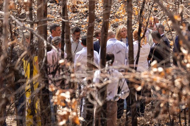 Pedro Sánchez Meets in Niebla with the Mayors of the Municipalities Affected by the Wildfire The Prime Minister, Pedro Sánchez, Visits the Area Devastated by This Summer’s Wildfire On September 17, 20226, in Niebla, Huelva, Andalusia, Spain The Prime Minister of Spain, Pedro Sánchez, called on Thursday for action to address the causes of the Niebla fire—the largest wildfire in the country’s history—which, in his view, starkly revealed the consequences of a climate emergency, and for that reason, he has called for building, through public-private collaboration, a stronger and more prosperous country. September 17, 2026 Francisco J Niebla, Huelva, Andalusia, Spain Niebla, Huelva, Andalusia, Spain Spain Copyright: xFranciscoxJ.xOlmox 7781623
