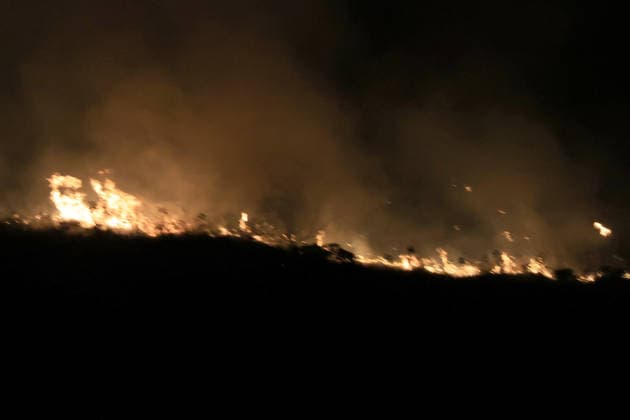 IPA88637772 - The photo shows a massive fire raging on Mount Biliemi in Partinico and in the Camporeale area  Copyright: xAlbertoxLoxBiancox xAlbertoxLoxBiancox IPA88637772