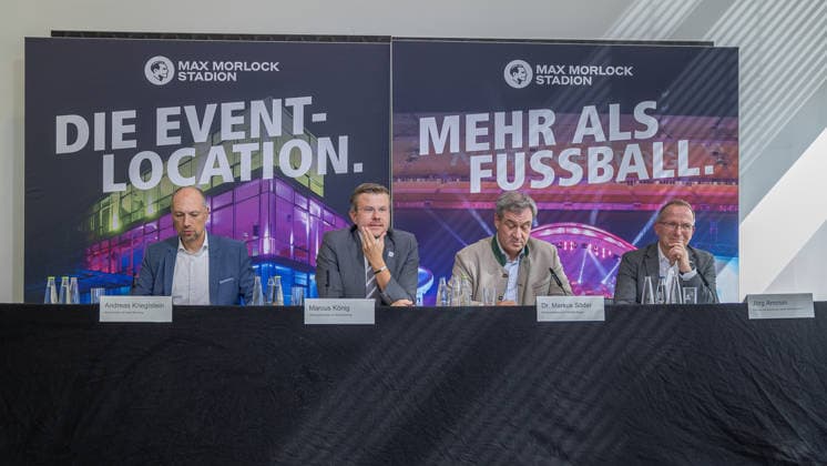 Interessensbekundung der Stadt Nürnberg, Freistaat Bayern und BLSV zu den Finals 20XX, Nürnberg, 17.09.2026 Im Max Morlock Stadion äußern sich Bürgermeister Andreas Kriegstein, Oberbürgermeister Marcus König, Bayerischer Ministerpräsident Dr. Markus Söder und BLSV-Präsident Jörg Ammon zu einer möglichen Ausrichtung der Finals. Die Runde sitzt konzentriert und aufmerksam vor Werbetafeln des Stadions bei der Pressekonferenz. Nürnberg Max Morlock Stadion Bayern Deutschland