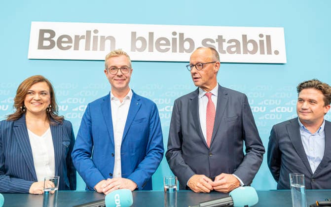 Friedrich Merz + Stefan Evers EUR, Deutschland, Berlin, 17.09.2026: Wahlkampf-Schlussspurt im Konrad-Adenauer-Haus mit dem Bundeskanzler Friedrich Merz und dem Berliner CDU Kandidaten Stefan Evers unter dem Motto Extremisten von der Macht fernhalten. Lösungen aus der Mitte.