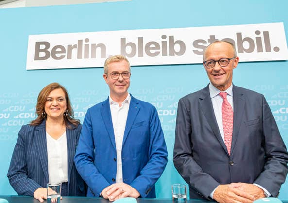 Friedrich Merz + Stefan Evers EUR, Deutschland, Berlin, 17.09.2026: Wahlkampf-Schlussspurt im Konrad-Adenauer-Haus mit dem Bundeskanzler Friedrich Merz und dem Berliner CDU Kandidaten Stefan Evers unter dem Motto Extremisten von der Macht fernhalten. Lösungen aus der Mitte.