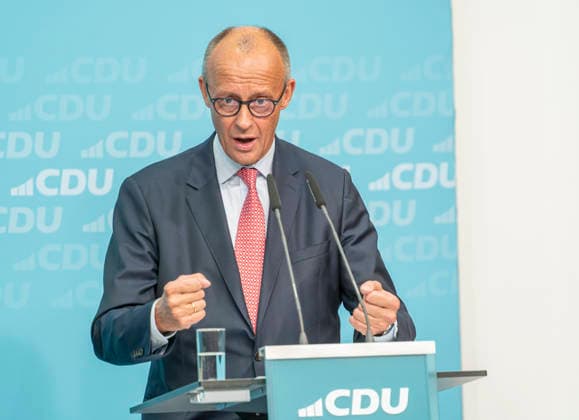 Friedrich Merz + Stefan Evers EUR, Deutschland, Berlin, 17.09.2026: Wahlkampf-Schlussspurt im Konrad-Adenauer-Haus mit dem Bundeskanzler Friedrich Merz und dem Berliner CDU Kandidaten Stefan Evers unter dem Motto Extremisten von der Macht fernhalten. Lösungen aus der Mitte.