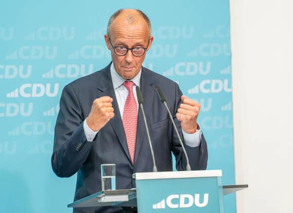 Friedrich Merz + Stefan Evers EUR, Deutschland, Berlin, 17.09.2026: Wahlkampf-Schlussspurt im Konrad-Adenauer-Haus mit dem Bundeskanzler Friedrich Merz und dem Berliner CDU Kandidaten Stefan Evers unter dem Motto Extremisten von der Macht fernhalten. Lösungen aus der Mitte.