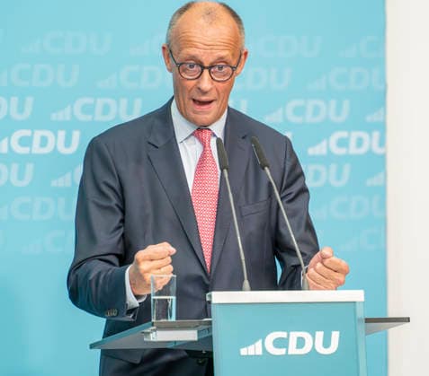 Friedrich Merz + Stefan Evers EUR, Deutschland, Berlin, 17.09.2026: Wahlkampf-Schlussspurt im Konrad-Adenauer-Haus mit dem Bundeskanzler Friedrich Merz und dem Berliner CDU Kandidaten Stefan Evers unter dem Motto Extremisten von der Macht fernhalten. Lösungen aus der Mitte.
