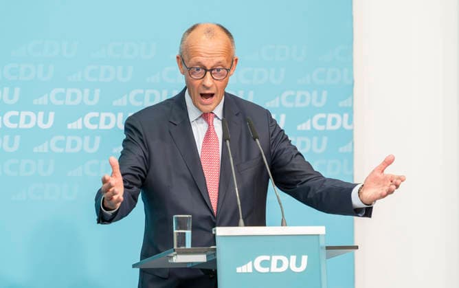 Friedrich Merz + Stefan Evers EUR, Deutschland, Berlin, 17.09.2026: Wahlkampf-Schlussspurt im Konrad-Adenauer-Haus mit dem Bundeskanzler Friedrich Merz und dem Berliner CDU Kandidaten Stefan Evers unter dem Motto Extremisten von der Macht fernhalten. Lösungen aus der Mitte.