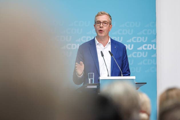 72 Stunden vor Schließung der Wahllokale lädt die CDU Berlin zum Wahlkampf-Schlussspurt ein 72 Stunden vor Schließung der Wahllokale lädt die CDU Berlin zum Wahlkampf-Schlussspurt mit Bundeskanzler Friedrich Merz und dem Spitzenkandidaten der CDU Berlin, Stefan Evers, in das Konrad-Adenauer-Haus ein. Unter dem Titel Extremisten von der Macht fernhalten. Lösungen aus der Mitte. am 17.09.2026 in Berlin. Stefan Evers spricht zu den Anwesenden. Berlin Berlin Deutschland CDU-Bundesgeschäftsstelle (Konrad-Adenauer-Haus)