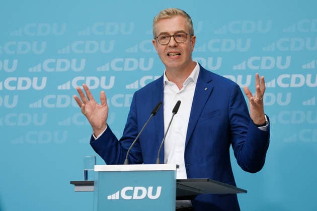 72 Stunden vor Schließung der Wahllokale lädt die CDU Berlin zum Wahlkampf-Schlussspurt ein 72 Stunden vor Schließung der Wahllokale lädt die CDU Berlin zum Wahlkampf-Schlussspurt mit Bundeskanzler Friedrich Merz und dem Spitzenkandidaten der CDU Berlin, Stefan Evers, in das Konrad-Adenauer-Haus ein. Unter dem Titel Extremisten von der Macht fernhalten. Lösungen aus der Mitte. am 17.09.2026 in Berlin. Stefan Evers spricht zu den Anwesenden. Berlin Berlin Deutschland CDU-Bundesgeschäftsstelle (Konrad-Adenauer-Haus)