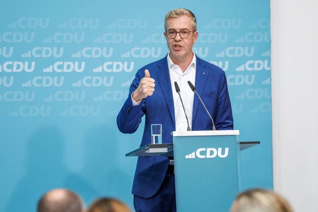 72 Stunden vor Schließung der Wahllokale lädt die CDU Berlin zum Wahlkampf-Schlussspurt ein 72 Stunden vor Schließung der Wahllokale lädt die CDU Berlin zum Wahlkampf-Schlussspurt mit Bundeskanzler Friedrich Merz und dem Spitzenkandidaten der CDU Berlin, Stefan Evers, in das Konrad-Adenauer-Haus ein. Unter dem Titel Extremisten von der Macht fernhalten. Lösungen aus der Mitte. am 17.09.2026 in Berlin. Stefan Evers spricht zu den Anwesenden. Berlin Berlin Deutschland CDU-Bundesgeschäftsstelle (Konrad-Adenauer-Haus)