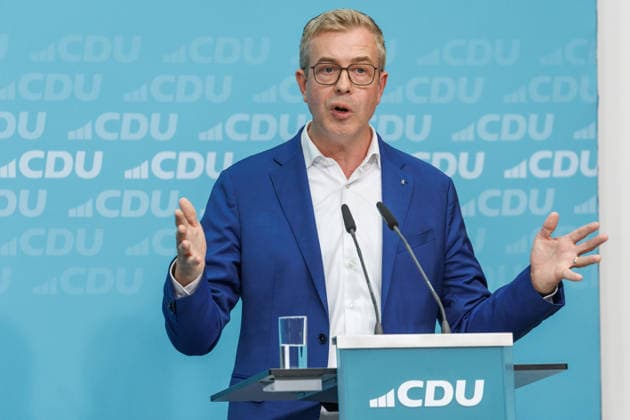 72 Stunden vor Schließung der Wahllokale lädt die CDU Berlin zum Wahlkampf-Schlussspurt ein 72 Stunden vor Schließung der Wahllokale lädt die CDU Berlin zum Wahlkampf-Schlussspurt mit Bundeskanzler Friedrich Merz und dem Spitzenkandidaten der CDU Berlin, Stefan Evers, in das Konrad-Adenauer-Haus ein. Unter dem Titel Extremisten von der Macht fernhalten. Lösungen aus der Mitte. am 17.09.2026 in Berlin. Stefan Evers spricht zu den Anwesenden. Berlin Berlin Deutschland CDU-Bundesgeschäftsstelle (Konrad-Adenauer-Haus)