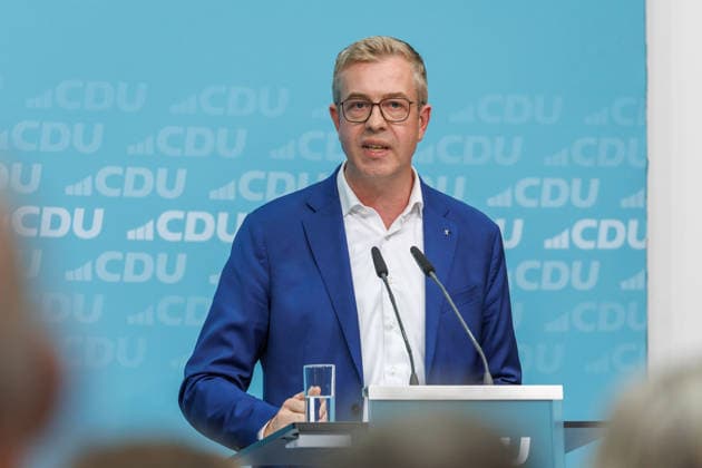 72 Stunden vor Schließung der Wahllokale lädt die CDU Berlin zum Wahlkampf-Schlussspurt ein 72 Stunden vor Schließung der Wahllokale lädt die CDU Berlin zum Wahlkampf-Schlussspurt mit Bundeskanzler Friedrich Merz und dem Spitzenkandidaten der CDU Berlin, Stefan Evers, in das Konrad-Adenauer-Haus ein. Unter dem Titel Extremisten von der Macht fernhalten. Lösungen aus der Mitte. am 17.09.2026 in Berlin. Stefan Evers spricht zu den Anwesenden. Berlin Berlin Deutschland CDU-Bundesgeschäftsstelle (Konrad-Adenauer-Haus)