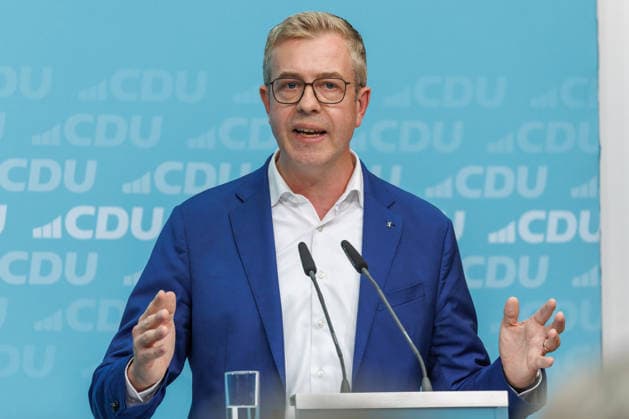 72 Stunden vor Schließung der Wahllokale lädt die CDU Berlin zum Wahlkampf-Schlussspurt ein 72 Stunden vor Schließung der Wahllokale lädt die CDU Berlin zum Wahlkampf-Schlussspurt mit Bundeskanzler Friedrich Merz und dem Spitzenkandidaten der CDU Berlin, Stefan Evers, in das Konrad-Adenauer-Haus ein. Unter dem Titel Extremisten von der Macht fernhalten. Lösungen aus der Mitte. am 17.09.2026 in Berlin. Stefan Evers spricht zu den Anwesenden. Berlin Berlin Deutschland CDU-Bundesgeschäftsstelle (Konrad-Adenauer-Haus)