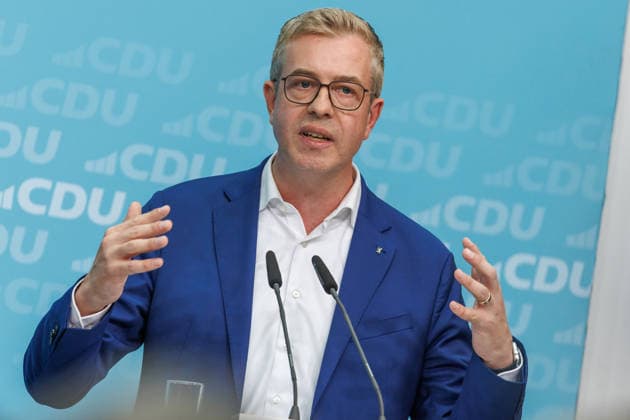 72 Stunden vor Schließung der Wahllokale lädt die CDU Berlin zum Wahlkampf-Schlussspurt ein 72 Stunden vor Schließung der Wahllokale lädt die CDU Berlin zum Wahlkampf-Schlussspurt mit Bundeskanzler Friedrich Merz und dem Spitzenkandidaten der CDU Berlin, Stefan Evers, in das Konrad-Adenauer-Haus ein. Unter dem Titel Extremisten von der Macht fernhalten. Lösungen aus der Mitte. am 17.09.2026 in Berlin. Stefan Evers spricht zu den Anwesenden. Berlin Berlin Deutschland CDU-Bundesgeschäftsstelle (Konrad-Adenauer-Haus)
