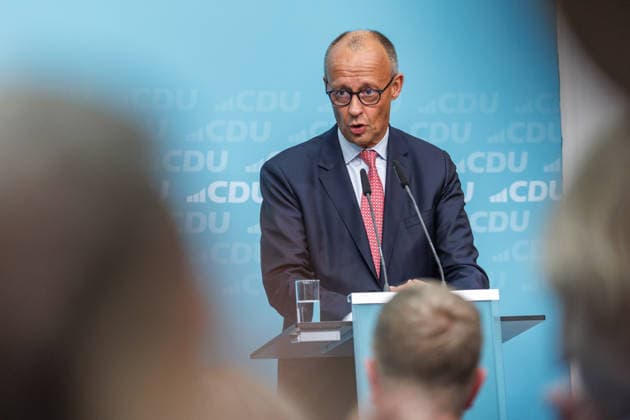 72 Stunden vor Schließung der Wahllokale lädt die CDU Berlin zum Wahlkampf-Schlussspurt ein 72 Stunden vor Schließung der Wahllokale lädt die CDU Berlin zum Wahlkampf-Schlussspurt mit Bundeskanzler Friedrich Merz und dem Spitzenkandidaten der CDU Berlin, Stefan Evers, in das Konrad-Adenauer-Haus ein. Unter dem Titel Extremisten von der Macht fernhalten. Lösungen aus der Mitte. am 17.09.2026 in Berlin. Bundeskanzler Friedrich Merz spricht zu den Anwesenden. Berlin Berlin Deutschland CDU-Bundesgeschäftsstelle (Konrad-Adenauer-Haus)