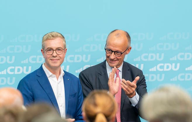 Friedrich Merz + Stefan Evers EUR, Deutschland, Berlin, 17.09.2026: Wahlkampf-Schlussspurt im Konrad-Adenauer-Haus mit dem Bundeskanzler Friedrich Merz und dem Berliner CDU Kandidaten Stefan Evers unter dem Motto Extremisten von der Macht fernhalten. Lösungen aus der Mitte.