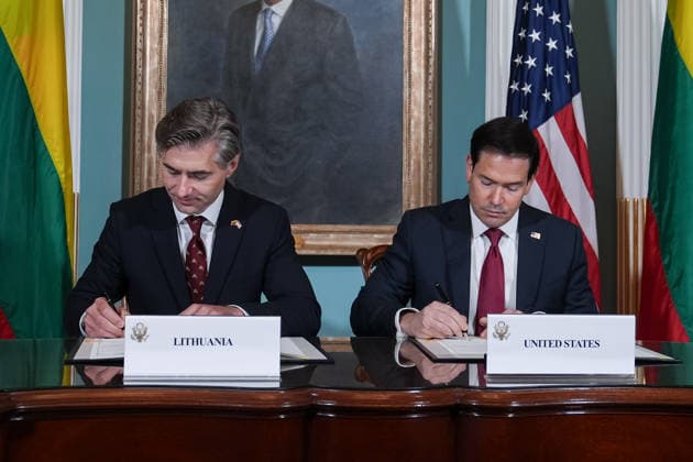US and Lithuania sign Critical Minerals Framework MOU WASHINGTON, D.C., UNITED STATES - SEPTEMBER 17: U.S. Secretary of State Marco Rubio (R) and Lithuanian Foreign Minister Kstutis Budrys (L) sign a Critical Minerals Framework Memorandum of Understanding during a signing ceremony in the Treaty Room at the U.S. Department of State in Washington, D.C., on September 17, 2026. Mehmet Eser Anadolu District of Columbia United States. Editorial use only. Please get in touch for any other usage.  Copyright: x2026xAnadoluxMehmetxEserx