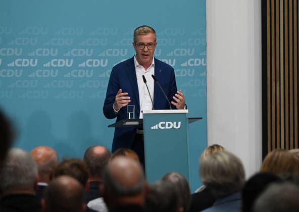 Chancellor Merz joins Evers for CDU Berlin’s Final Campaign Push in Berlin BERLIN, GERMANY - SEPTEMBER 17: Federal Chancellor Friedrich Merz (not seen) and CDU Berlin lead candidate Stefan Evers take part in the final phase of the CDU’s Berlin election campaign under the motto: Keeping Extremists Out of Power. Solutions from the Centre , at the CDU Federal Headquarters in Berlin, Germany, on September 17, 2026. The Berlin House of Representatives election will take place on September 20, 2026. Volodymyr Sindieiev Anadolu Berlin Germany. Editorial use only. Please get in touch for any other usage.  Copyright: x2026xAnadoluxVolodymyrxSindieievx