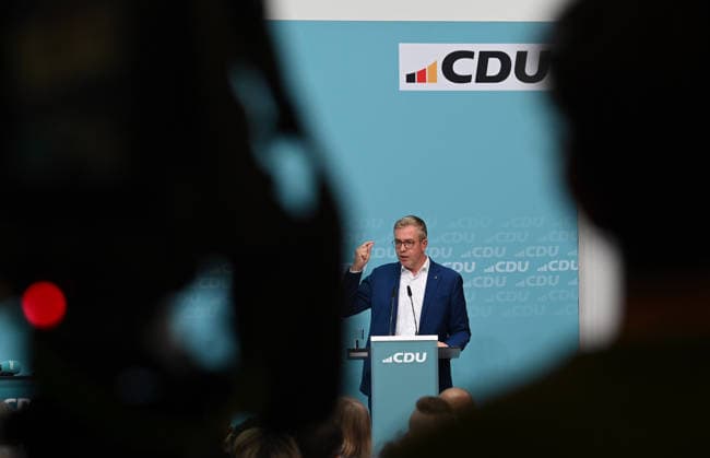 Chancellor Merz joins Evers for CDU Berlin’s Final Campaign Push in Berlin BERLIN, GERMANY - SEPTEMBER 17: Federal Chancellor Friedrich Merz (not seen) and CDU Berlin lead candidate Stefan Evers take part in the final phase of the CDU’s Berlin election campaign under the motto: Keeping Extremists Out of Power. Solutions from the Centre , at the CDU Federal Headquarters in Berlin, Germany, on September 17, 2026. The Berlin House of Representatives election will take place on September 20, 2026. Volodymyr Sindieiev Anadolu Berlin Germany. Editorial use only. Please get in touch for any other usage.  Copyright: x2026xAnadoluxVolodymyrxSindieievx