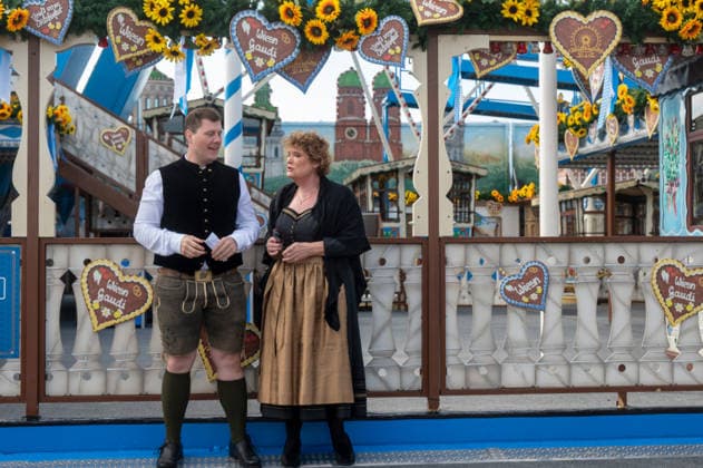 Muenchen, Wiesn, beim Presserundgang 2.. Station , das ikonische 50 Meter Riesenrad seit 1979 auf dem Oktoberfest, Sebastian und Gabriele Willenborg