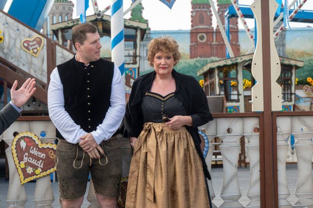 Muenchen, Wiesn, beim Presserundgang 2.. Station , das ikonische 50 Meter Riesenrad seit 1979 auf dem Oktoberfest, Sebastian und Gabriele Willenborg
