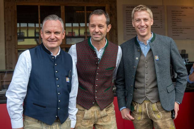 Muenchen, Wiesn, beim Presserundgang 6 Station , Bodos Cafe Zelt v. l. Dr. Christian Scharpf, Otto Lindinger, OB Dominik Krause,