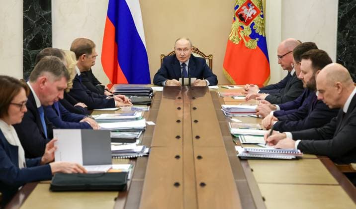 Russia Putin Economy 9245347 17.09.2026 Russian President Vladimir Putin holds a meeting on economic issues at the Kremlin in Moscow, Russia. Vyacheslav Prokofiev Sputnik Moscow Russia  Copyright: xVyacheslavxProkofievx