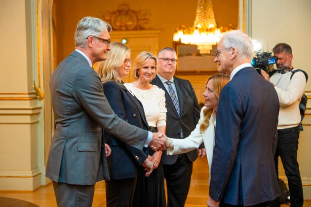 Italias statsminister besoker Norge Oslo 20260917. Italias statsminister Giorgia Meloni og statsminister Jonas Gahr Store (Ap) hilser pa representanter fra italiensk og norsk naeringsliv i regjeringens representasjonsanlegg i Parkveien torsdag ettermiddag. Foto: Stian Lysberg Solum NTB POOL Oslo Norge ooPX5Ow3Vx4 EDITORIAL USE ONLY Ref:_POLooPX5Ow3Vx4.jpg Copyright: xStianxLysbergxSolumx xNTBx
