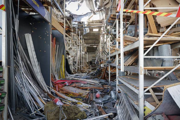 Kharkiv shopping mall struck by Shahed drone KHARKIV, UKRAINE - SEPTEMBER 17: A police officer inspects the damaged section of a shopping mall after it was struck by a Shahed drone in an attack carried out by Russian forces in Kharkiv, Ukraine, on September 17, 2026. Sofiia Bobok Anadolu Kharkiv Ukraine. Editorial use only. Please get in touch for any other usage.  Copyright: x2026xAnadoluxSofiiaxBobokx