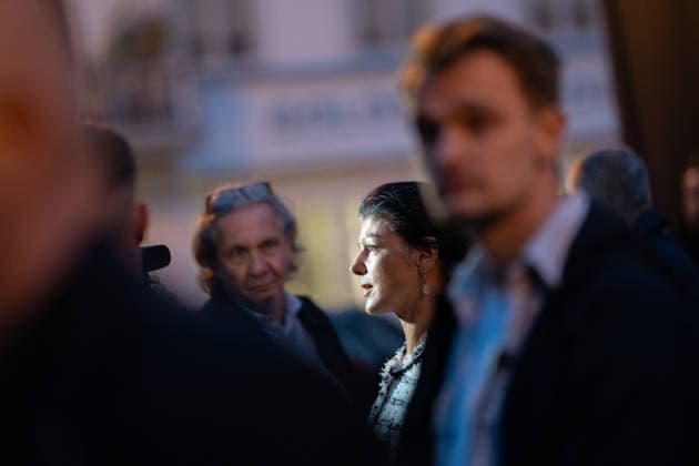 Die Parteigründerin Sahra Wagenknecht spricht Am Markt in Schwerin auf der Abschlussveranstaltung zur Landtagswahl 2026 in Mecklenburg-Vorpommern;Wahlkampfabschluss Partei BSW Bündnis Soziale Gerechtigkeit und Wirtschaftliche Vernunft in Schwerin, Schwerin Mecklenburg-Vorpommern Deutschland Markt