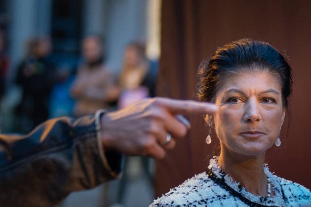 Die Parteigründerin Sahra Wagenknecht spricht Am Markt in Schwerin auf der Abschlussveranstaltung zur Landtagswahl 2026 in Mecklenburg-Vorpommern;Wahlkampfabschluss Partei BSW Bündnis Soziale Gerechtigkeit und Wirtschaftliche Vernunft in Schwerin, Schwerin Mecklenburg-Vorpommern Deutschland Markt