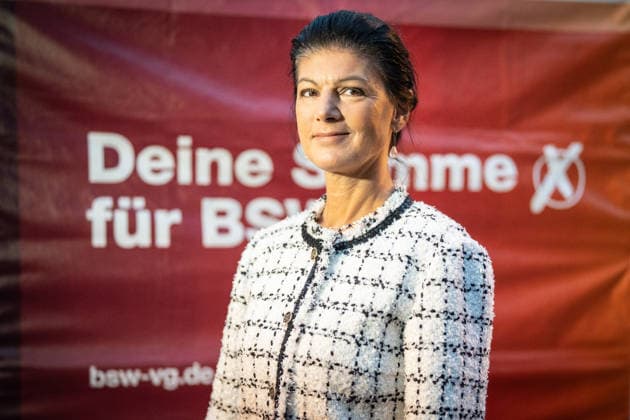 Die Parteigründerin Sahra Wagenknecht spricht Am Markt in Schwerin auf der Abschlussveranstaltung zur Landtagswahl 2026 in Mecklenburg-Vorpommern;Wahlkampfabschluss Partei BSW Bündnis Soziale Gerechtigkeit und Wirtschaftliche Vernunft in Schwerin, Schwerin Mecklenburg-Vorpommern Deutschland Markt