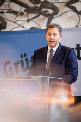 Lars Klingbeil, Bundesminister der Finanzen, aufgenommen im Rahmen der Feier zum 70 jaehrigen Bestehen des Bundeswehrverbands in Munster, 17.09.2026. Fotografiert im Auftrag des Bundesfinanzministeriums Munster Deutschland Copyright: xJulianexSonntag BMFx