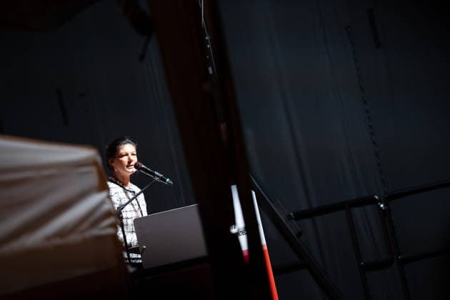 Die Parteigründerin Sahra Wagenknecht spricht Am Markt in Schwerin auf der Abschlussveranstaltung zur Landtagswahl 2026 in Mecklenburg-Vorpommern;Wahlkampfabschluss Partei BSW Bündnis Soziale Gerechtigkeit und Wirtschaftliche Vernunft in Schwerin, Schwerin Mecklenburg-Vorpommern Deutschland Markt