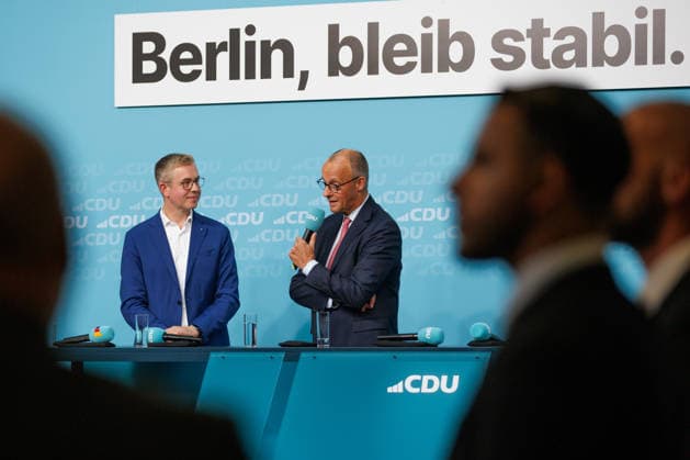 72 Stunden vor Schließung der Wahllokale lädt die CDU Berlin zum Wahlkampf-Schlussspurt ein 72 Stunden vor Schließung der Wahllokale lädt die CDU Berlin zum Wahlkampf-Schlussspurt mit Bundeskanzler Friedrich Merz und dem Spitzenkandidaten der CDU Berlin, Stefan Evers, in das Konrad-Adenauer-Haus ein. Unter dem Titel Extremisten von der Macht fernhalten. Lösungen aus der Mitte. am 17.09.2026 in Berlin. Bundeskanzler Friedrich Merz spricht zu den Anwesenden. Berlin Berlin Deutschland CDU-Bundesgeschäftsstelle (Konrad-Adenauer-Haus)