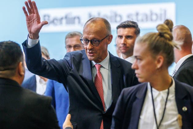 72 Stunden vor Schließung der Wahllokale lädt die CDU Berlin zum Wahlkampf-Schlussspurt ein 72 Stunden vor Schließung der Wahllokale lädt die CDU Berlin zum Wahlkampf-Schlussspurt mit Bundeskanzler Friedrich Merz und dem Spitzenkandidaten der CDU Berlin, Stefan Evers, in das Konrad-Adenauer-Haus ein. Unter dem Titel Extremisten von der Macht fernhalten. Lösungen aus der Mitte. am 17.09.2026 in Berlin. Bundeskanzler Friedrich Merz spricht zu den Anwesenden. Berlin Berlin Deutschland CDU-Bundesgeschäftsstelle (Konrad-Adenauer-Haus)