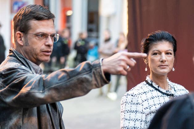 Die Parteigründerin Sahra Wagenknecht spricht Am Markt in Schwerin auf der Abschlussveranstaltung zur Landtagswahl 2026 in Mecklenburg-Vorpommern, mit BSW-Pressesprecher Christian Posselt;Wahlkampfabschluss Partei BSW Bündnis Soziale Gerechtigkeit und Wirtschaftliche Vernunft in Schwerin, Schwerin Mecklenburg-Vorpommern Deutschland Markt