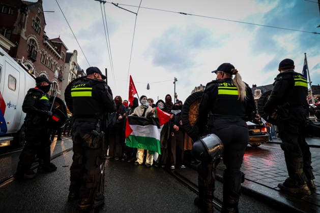 Pro-Palestinian demonstrators clash with police in Amsterdam AMSTERDAM, NETHERLANDS - SEPTEMBER 17: Pro-Palestinian demonstrators clash with police during a counter-protest against a pro-Israel event held at Dam Square in Amsterdam, Netherlands, on September 17, 2026. The counter-protest is relocated to Oude Turfmarkt after a court upholds the municipality s decision to prohibit the demonstration at Dam Square. Fadel Dawod Anadolu Amsterdam Netherlands. Editorial use only. Please get in touch for any other usage.  Copyright: x2026xAnadoluxFadelxDawodx