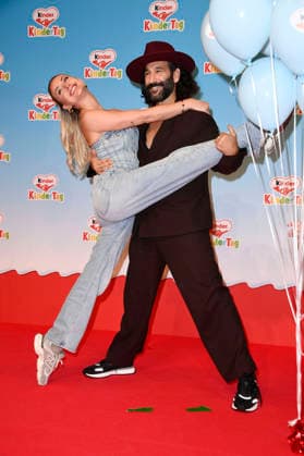 Anna-Carina Woitschack und Massimo Sinato beim kinderTag 2026 in den Atelier Gardens. Berlin, 17.09.2026