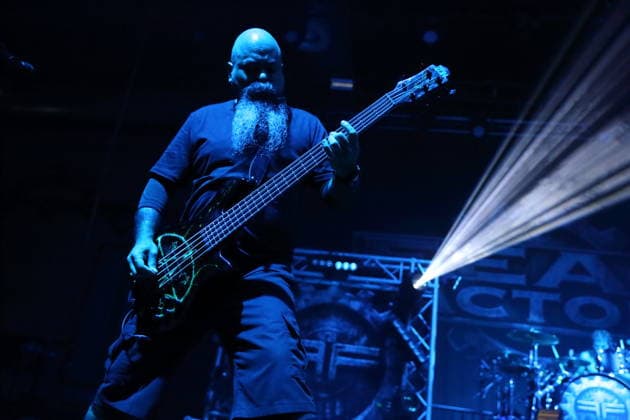Tony Campos von der Band Fear Factory bei einem Konzert im Huxleys Neue Welt in Berlin, 17. September 2026. Fear Factory Konzert Berlin