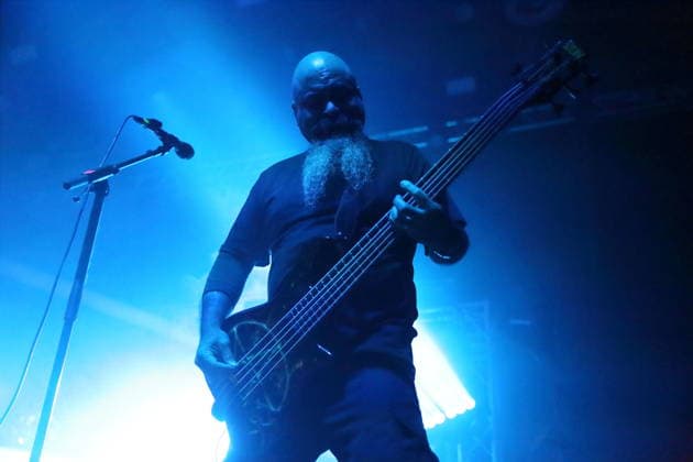 Tony Campos von der Band Fear Factory bei einem Konzert im Huxleys Neue Welt in Berlin, 17. September 2026. Fear Factory Konzert Berlin