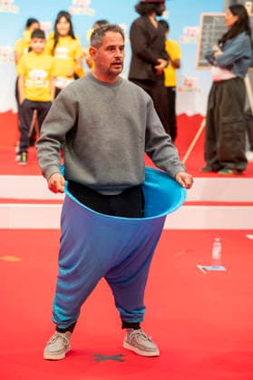 ABB KINDERTAG- Moritz Bleibtreu Ball fangen grosse Hose beim kinderTag in den Atelier Gardens Berlin am 17.09,2026