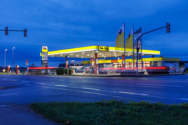 18.09.2026 - Blick auf die AGIP Tankstelle in Pasewalk an der Bundesstraße B104 mit der aktuellen Preistafel des Tages Pasewalk Mecklenburg-Vorpommern Deutschland