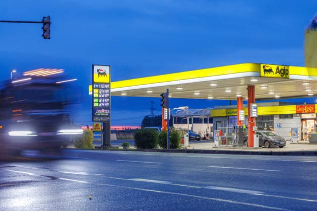 18.09.2026 - Blick auf die AGIP Tankstelle in Pasewalk an der Bundesstraße B104 mit der aktuellen Preistafel des Tages Pasewalk Mecklenburg-Vorpommern Deutschland