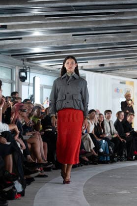 LFW - Ebay Runway Model Naomi de Monès walks the runway at the Ebay show during London Fashion Week September 2026 at The Banking Hall in London, England on September 17, 2026. Photo by LounisPhotography ABACAPRESS.COM London United Kingdom  Copyright: xLounisPhotography ABACAx