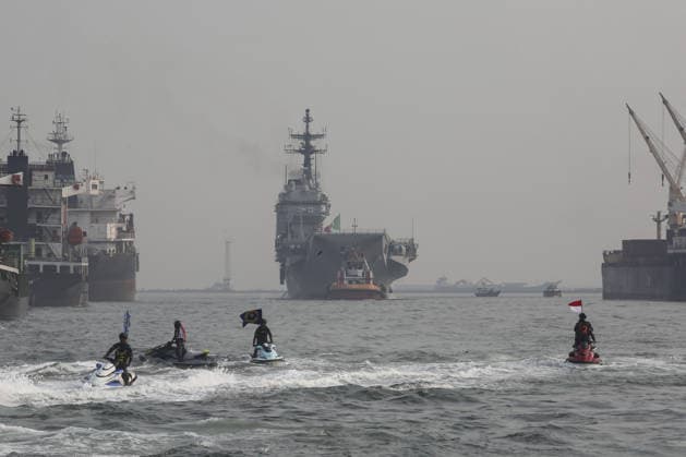 Indonesia s first aircraft carrier JAKARTA, INDONESIA - SEPTEMBER 18 : A former Italian Navy aircraft carrier, ITS Giuseppe Garibaldi, arrives at Pier 107 of Tanjung Priok port in Jakarta, Indonesia, on September 18, 2026. The through-deck aviation cruiser class ITS Giuseppe Garibaldi will be Indonesia’s first aircraft carrier, was donated by the Italian government to Indonesia and arrived after sailing for 25 days from Italy. Indonesia plans to use the vessel primarily for military operations other than war, including disaster response and humanitarian assistance, as part of efforts to strengthen and modernize the Indonesian Navy s integrated fleet weapons system. Agoes Rudianto Anadolu Jakarta Indonesia. Editorial use only. Please get i  Copyright: x2026xAnadoluxAgoesxRudiantox