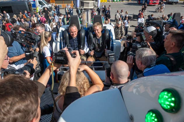 Muenchen, Wiesn, beim Presserundgang 3. Station , Shake & Roll, Dr. Christian Scharpf und OB Dominik Krause umringt von Journalisten