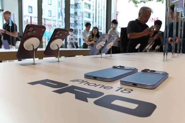 Apple s new iPhone 18 pro max displayed during a launch day at the Apple store Ginza in Tokyo, Japan on Friday, September 18, 2026.  TKP2026091808 KEIZOxMORI